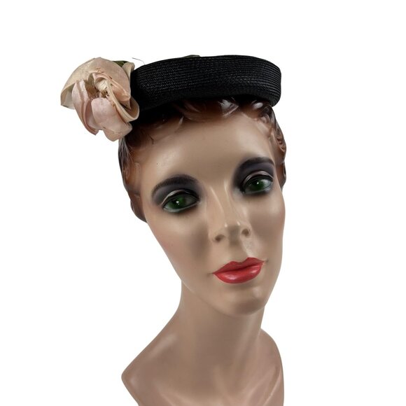 Vintage 50s Rose Hat Pink Black Woven Straw Round Pillbox Charmer - Picture 1 of 10